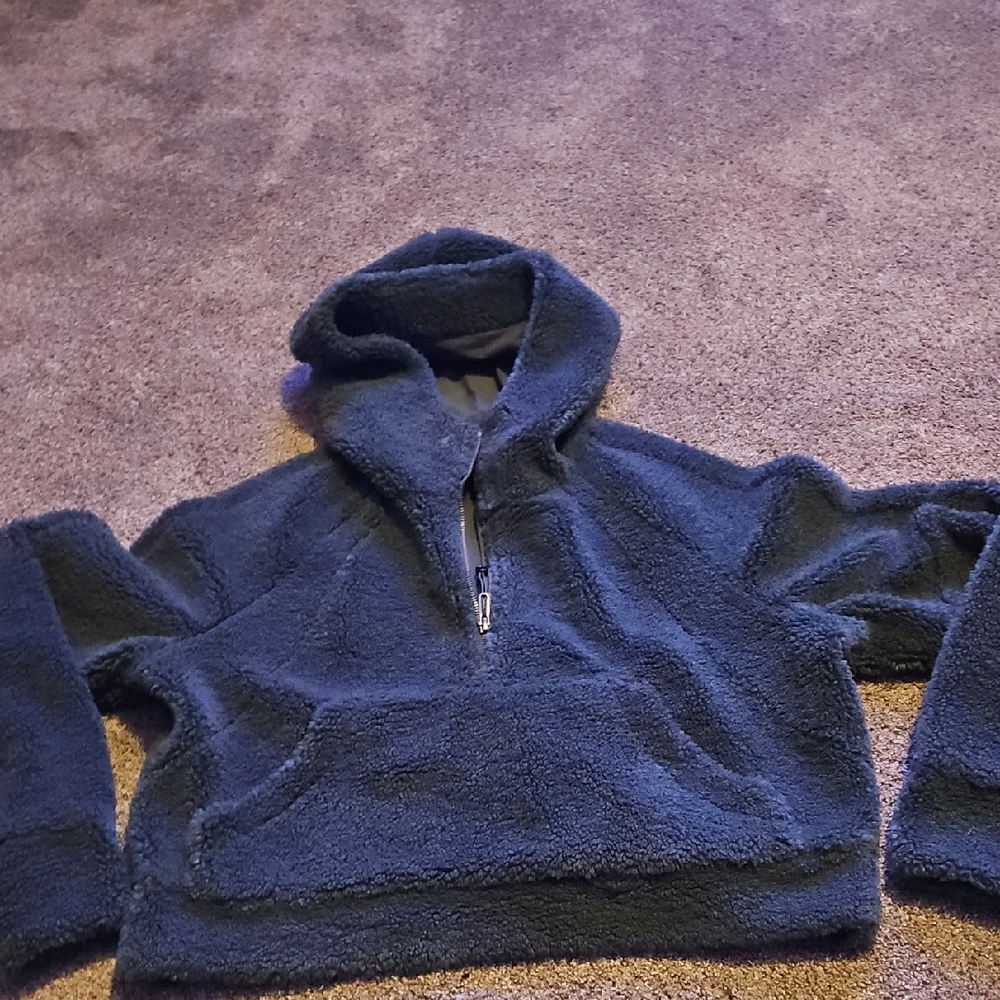 Lululemon Scuba Oversized Sherpa 1/2 Zip Women Size Medium/Large Blue in Color